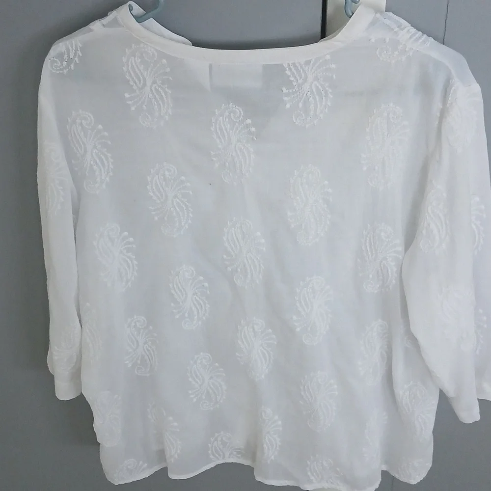 Alfred Dunner White Embroidered Women's Top sz 14P.     FL - Picture 2 of 4